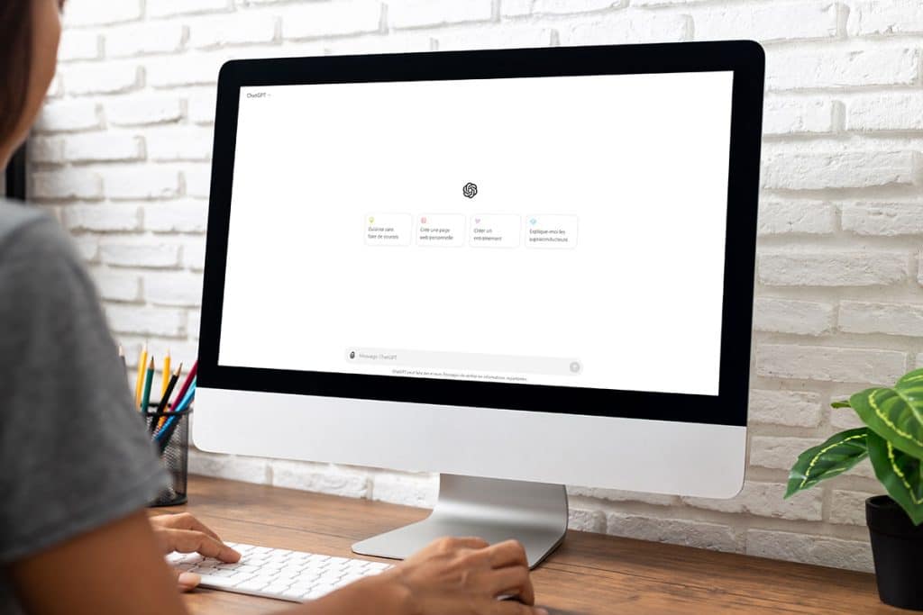 personne utilisant chatGPT pour utiliser l'intelligence artificielle